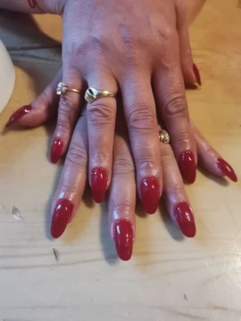 Fac unghii cu gel construcții tips semi nu vin la domiciliu